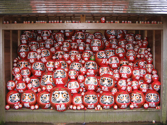 katsuoji_daruma_dolls.jpg